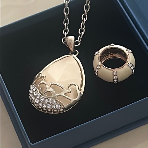 Elegant Silver Necklace and Ring Set - Picture 3 of 3